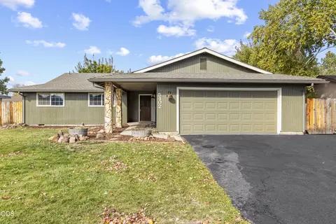 5402 Knightwood Dr, Klamath Falls, OR 97603