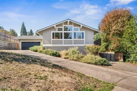 449 S Wexford Cir, Medford, OR 97504