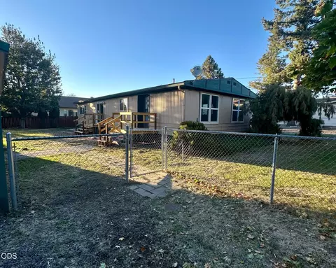 3626 Madison St, Klamath Falls, OR 97603