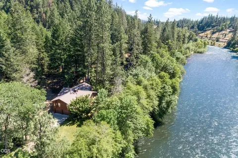 2231 Old Ferry Rd, Shady Cove, OR 97539