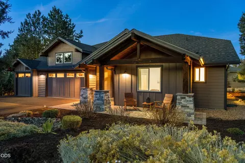 8293 Vireo Ct, Redmond, OR 97756