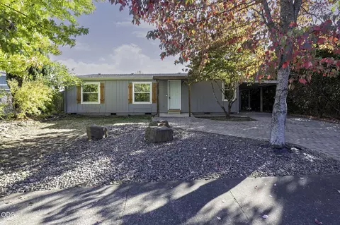 1351 Brentcrest Dr, Medford, OR 97501