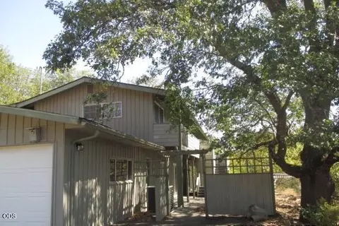 4356 W Griffin Creek Rd, Medford, OR 97501