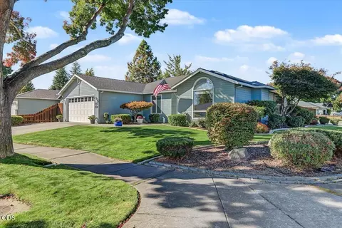 1902 Mckenzie Dr, Medford, OR 97501