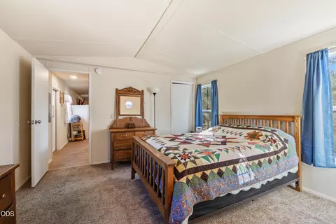 Bedroom - Undisclosed, Bend, OR 97707 photo 2 of 3