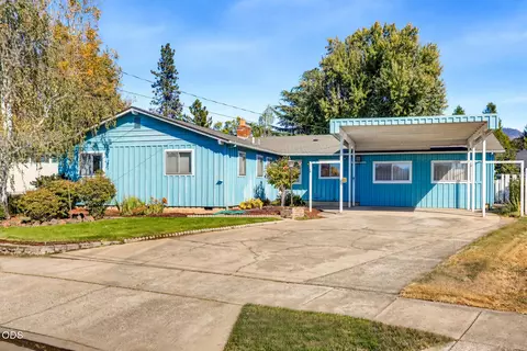 1581 Miracle Ln, Medford, OR 97504