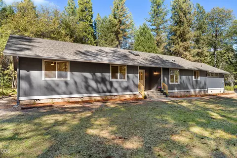 420 Sallsten Rd, Grants Pass, OR 97527