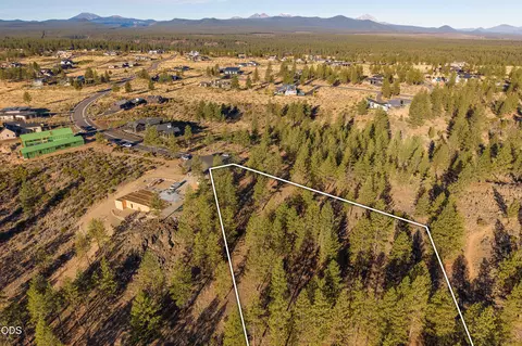 19151 Horizon View Dr, Bend, OR 97703 photo 2