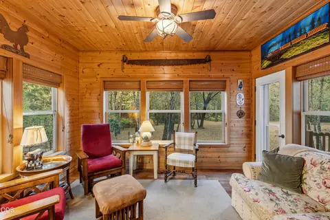 Exterior - 780 Pinecrest Dr, Grants Pass, OR 97526 photo 4 of 15