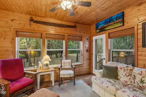 Exterior - 780 Pinecrest Dr, Grants Pass, OR 97526 photo 5 of 15