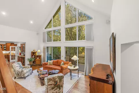 Living - 780 Pinecrest Dr, Grants Pass, OR 97526 photo 1 of 3