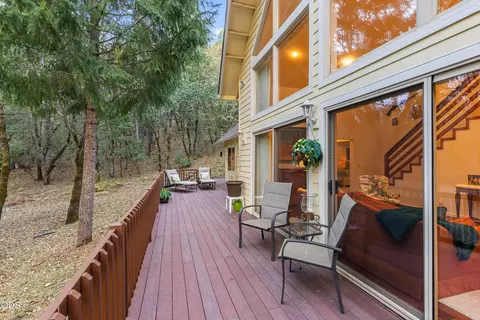 Exterior - 780 Pinecrest Dr, Grants Pass, OR 97526 photo 8 of 15