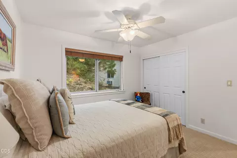 Bedroom - 780 Pinecrest Dr, Grants Pass, OR 97526 photo 2 of 6