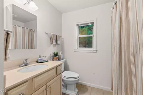 Bath - 780 Pinecrest Dr, Grants Pass, OR 97526 photo 1 of 5