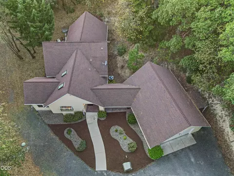 View/Area - 780 Pinecrest Dr, Grants Pass, OR 97526 photo 1 of 3