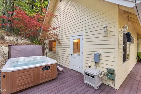 Exterior - 780 Pinecrest Dr, Grants Pass, OR 97526 photo 7 of 15