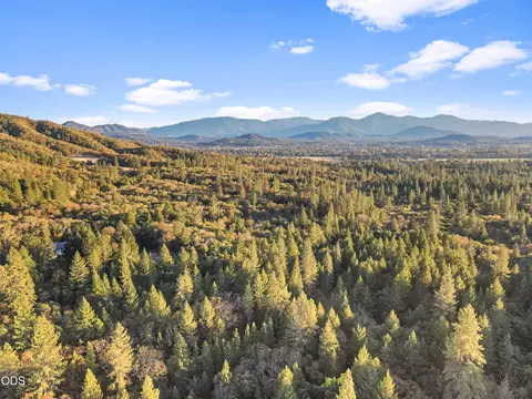 View/Area - 780 Pinecrest Dr, Grants Pass, OR 97526 photo 2 of 3