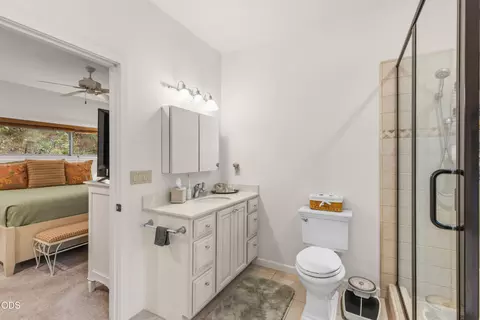 Bath - 780 Pinecrest Dr, Grants Pass, OR 97526 photo 3 of 5