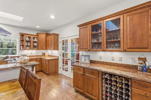 Kitchen - 780 Pinecrest Dr, Grants Pass, OR 97526 photo 7 of 8