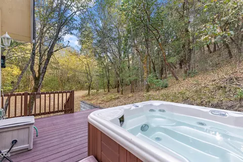 Exterior - 780 Pinecrest Dr, Grants Pass, OR 97526 photo 6 of 15