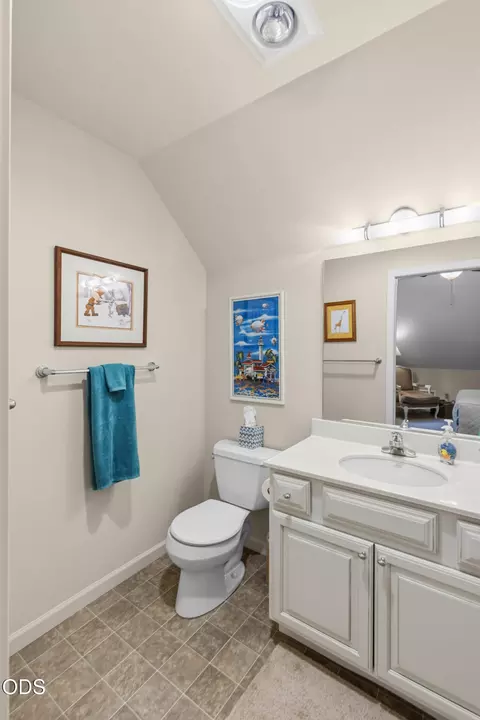 Bath - 780 Pinecrest Dr, Grants Pass, OR 97526 photo 5 of 5