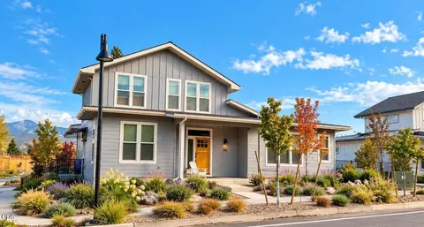 166 N Mountain Ave, Ashland, OR 97520