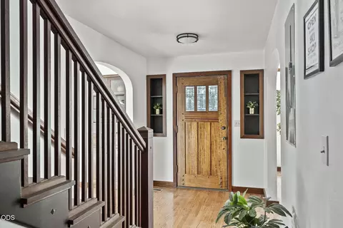 Entry Way - 714 NE 10th St, Bend, OR 97701 photo 2 of 5