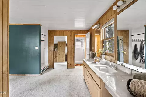Bath - 714 NE 10th St, Bend, OR 97701 photo 2 of 5