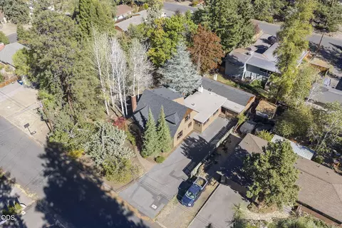 View/Area - 714 NE 10th St, Bend, OR 97701 photo 1 of 7