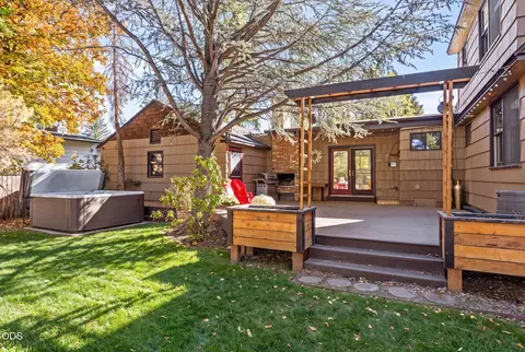 Exterior - 714 NE 10th St, Bend, OR 97701 photo 6 of 12