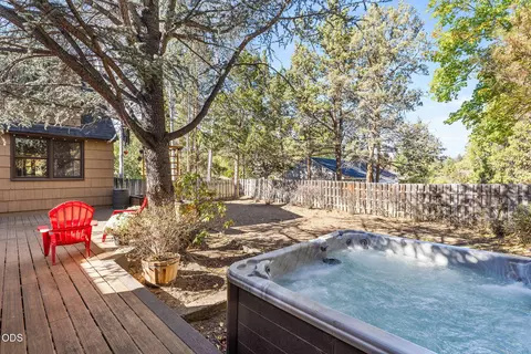 Exterior - 714 NE 10th St, Bend, OR 97701 photo 5 of 12