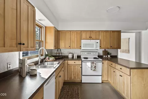 Kitchen - 714 NE 10th St, Bend, OR 97701 photo 1 of 6