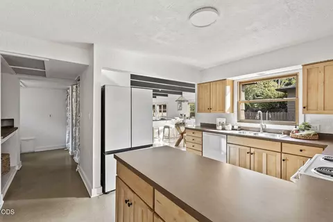 Kitchen - 714 NE 10th St, Bend, OR 97701 photo 2 of 6