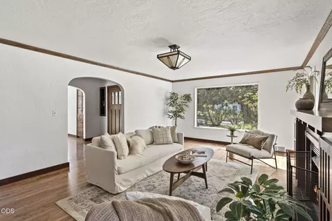Living - 714 NE 10th St, Bend, OR 97701 photo 2 of 7