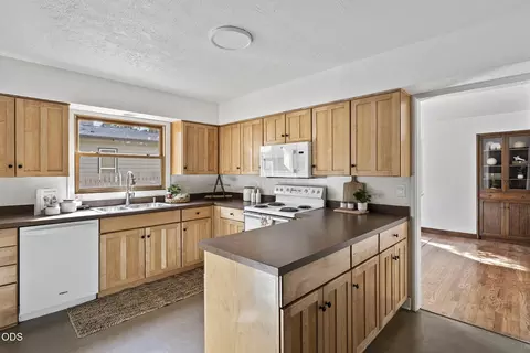 Kitchen - 714 NE 10th St, Bend, OR 97701 photo 4 of 6