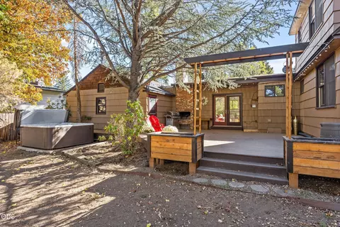 Exterior - 714 NE 10th St, Bend, OR 97701 photo 7 of 12