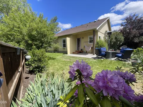 Exterior - 20648 Beaumont Dr, Bend, OR 97701 photo 3 of 5