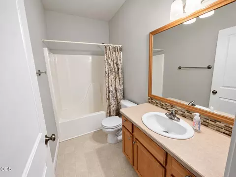 Bath - 20648 Beaumont Dr, Bend, OR 97701 photo 2 of 2