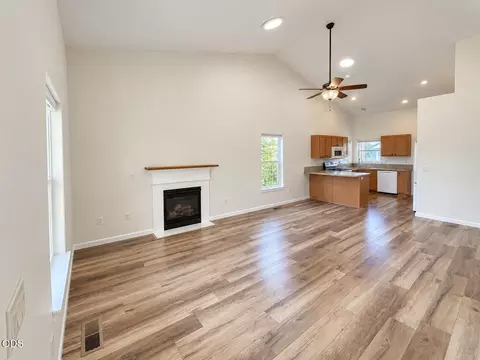 Living - 20648 Beaumont Dr, Bend, OR 97701 photo 4 of 7