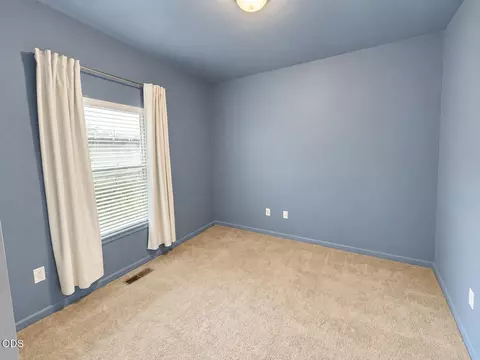 Bedroom - 20648 Beaumont Dr, Bend, OR 97701 photo 4 of 6