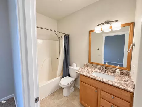Bath - 20648 Beaumont Dr, Bend, OR 97701 photo 1 of 2