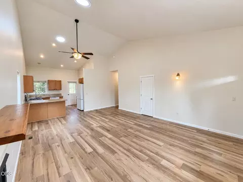 Living - 20648 Beaumont Dr, Bend, OR 97701 photo 6 of 7