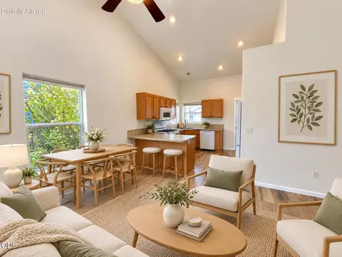 Living - 20648 Beaumont Dr, Bend, OR 97701 photo 2 of 7