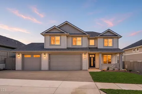 469 Autumn Hills Dr, Medford, OR 97504