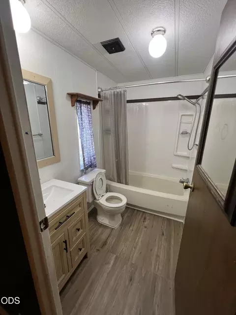 Bath - 19274 Edler St, Bly, OR 97622 photo 1 of 2