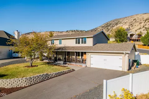111 Hunter Ct, Klamath Falls, OR 97603
