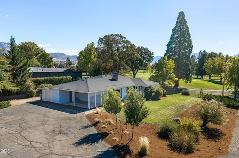 101 Greenway Dr, Medford, OR 97504