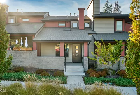 25 S Mountain Ave, Ashland, OR 97520