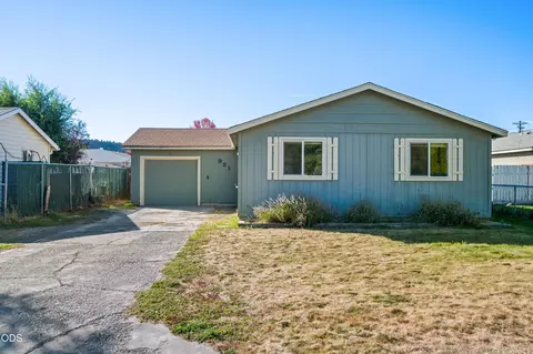 921 SE Algonquian Ct, Prineville, OR 97754