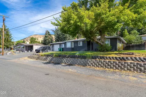 1801 Mcclellan Dr, Klamath Falls, OR 97603